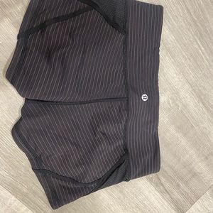 Lulu mini shorts
